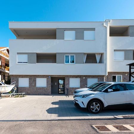 Apartment Apartman Mia ブロダリツァ エクステリア 写真